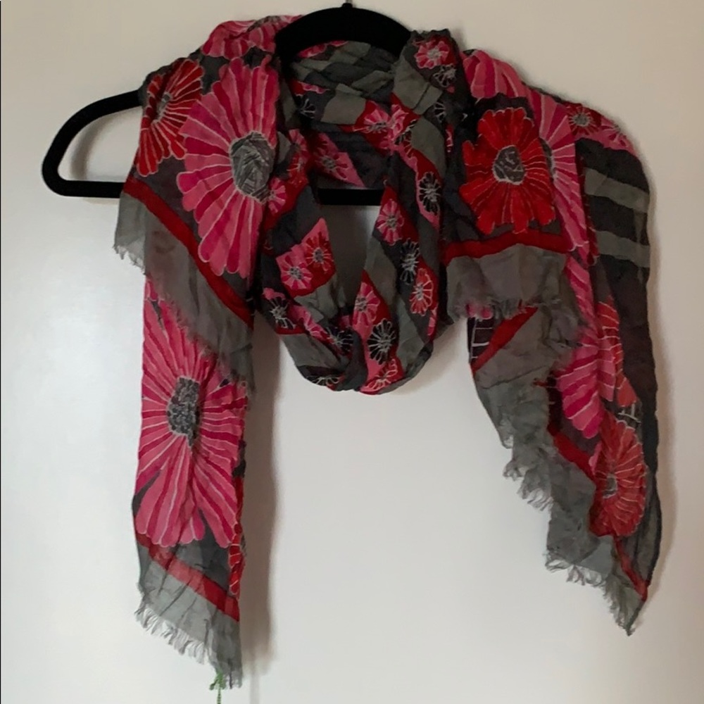 Very Bradley cheery blossoms lightweight scarf NWT